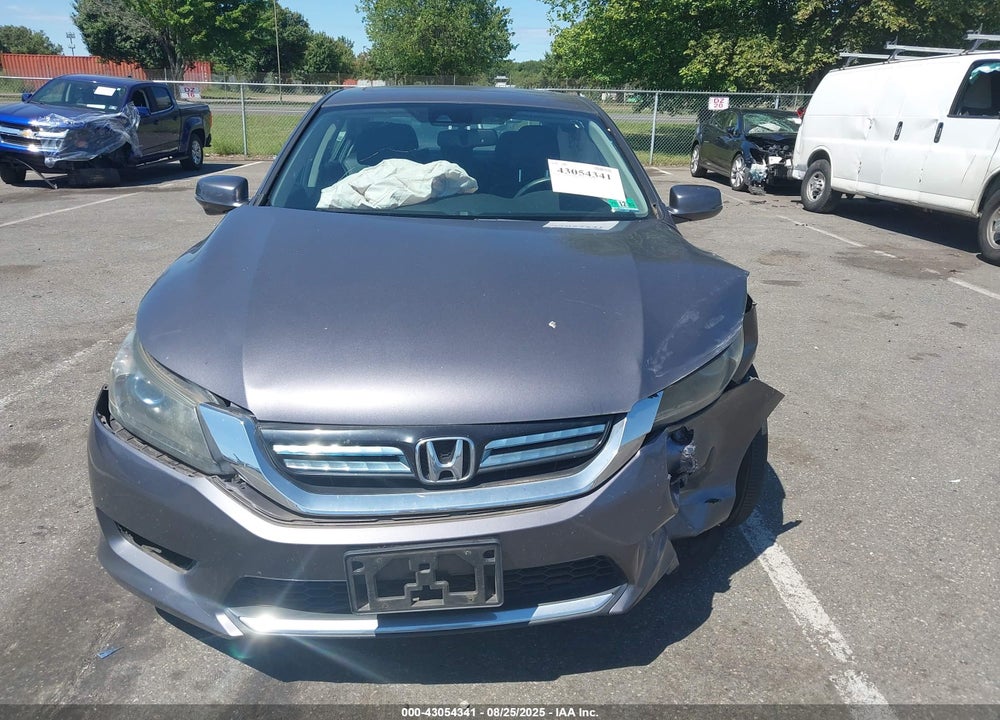 2015 HONDA ACCORD VIN: 1HGCR6F52FA003642