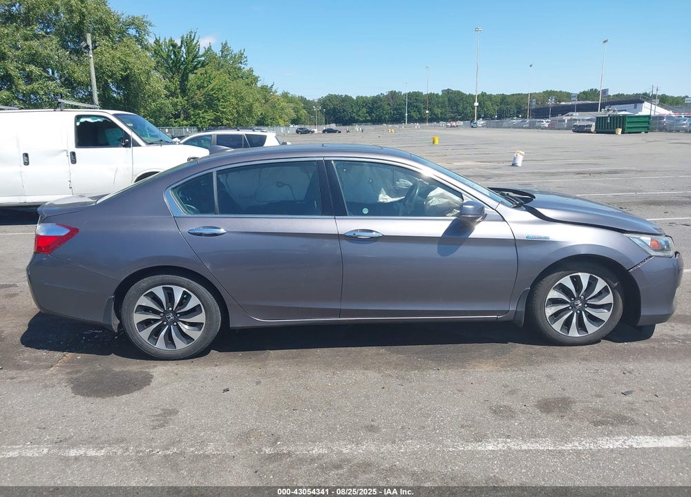 2015 HONDA ACCORD VIN: 1HGCR6F52FA003642