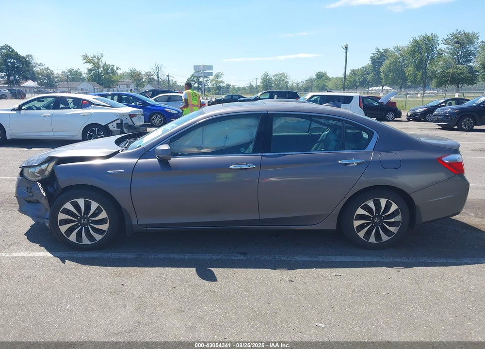 2015 HONDA ACCORD VIN: 1HGCR6F52FA003642