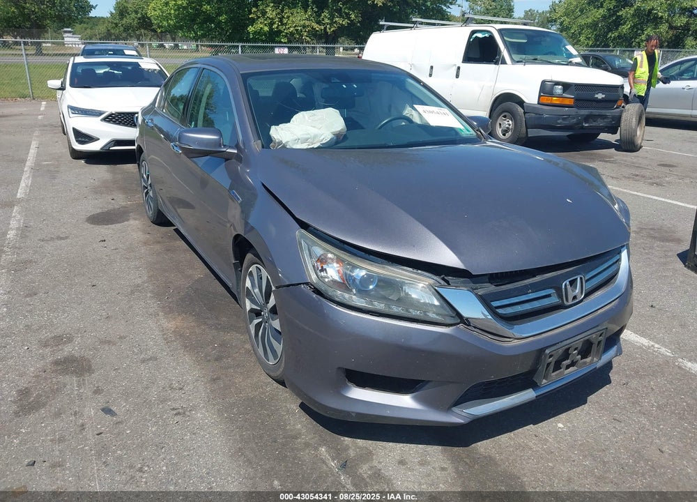 2015 HONDA ACCORD VIN: 1HGCR6F52FA003642