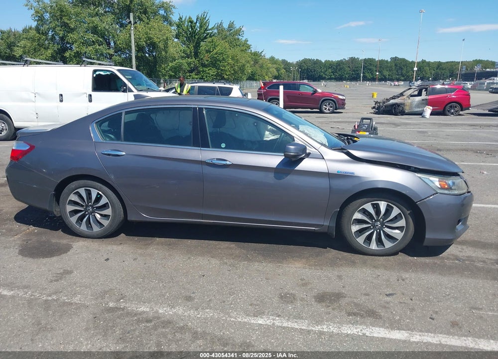 2015 HONDA ACCORD VIN: 1HGCR6F52FA003642