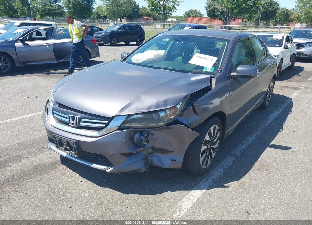 2015 HONDA ACCORD VIN: 1HGCR6F52FA003642