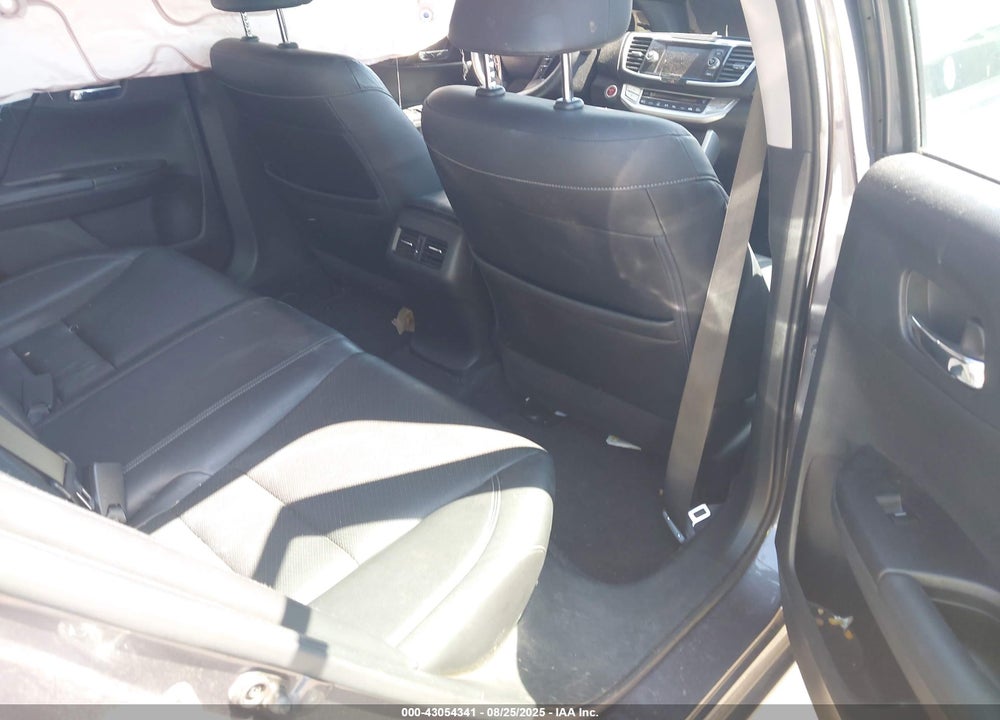 2015 HONDA ACCORD VIN: 1HGCR6F52FA003642