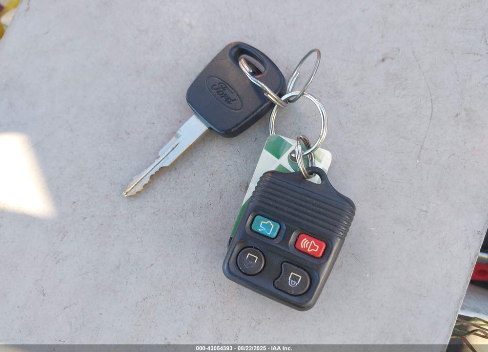 2005 FORD FOCUS ZX3 VIN: 3FAFP31N65R151469