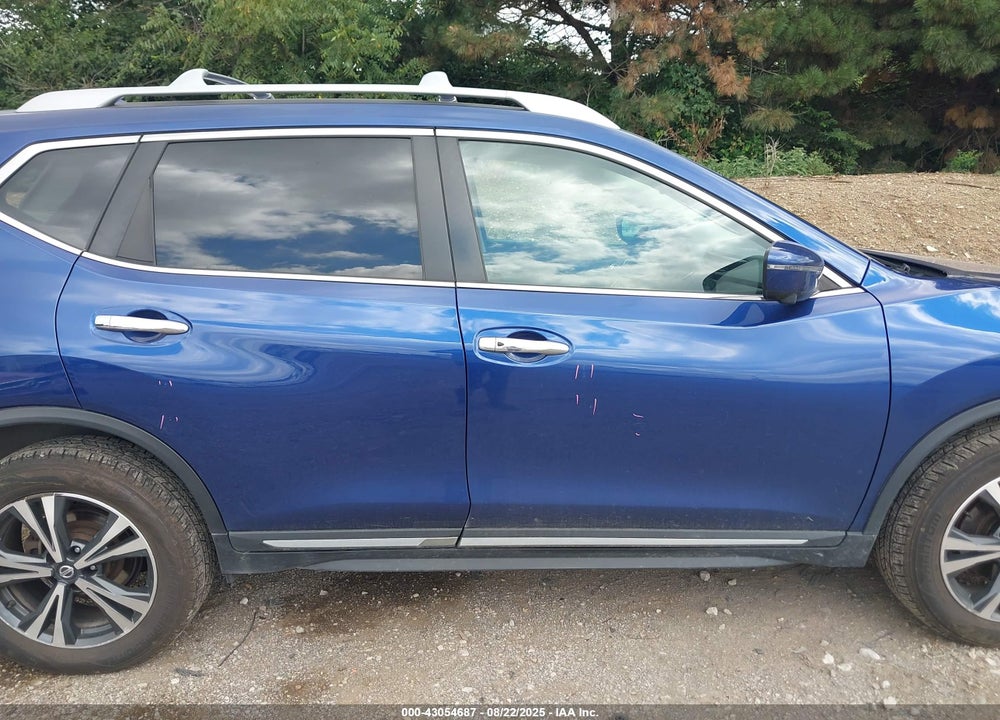 2018 NISSAN ROGUE VIN: 5N1AT2MV4JC742913