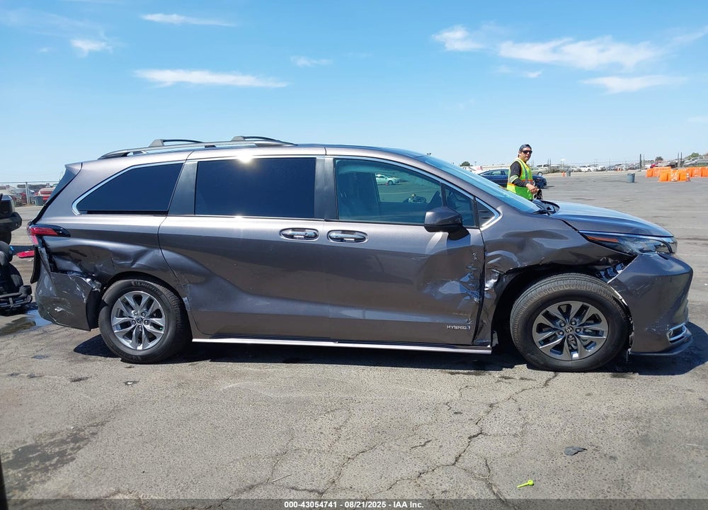 2021 TOYOTA SIENNA XLE VIN: 5TDJSKFC0MS028170