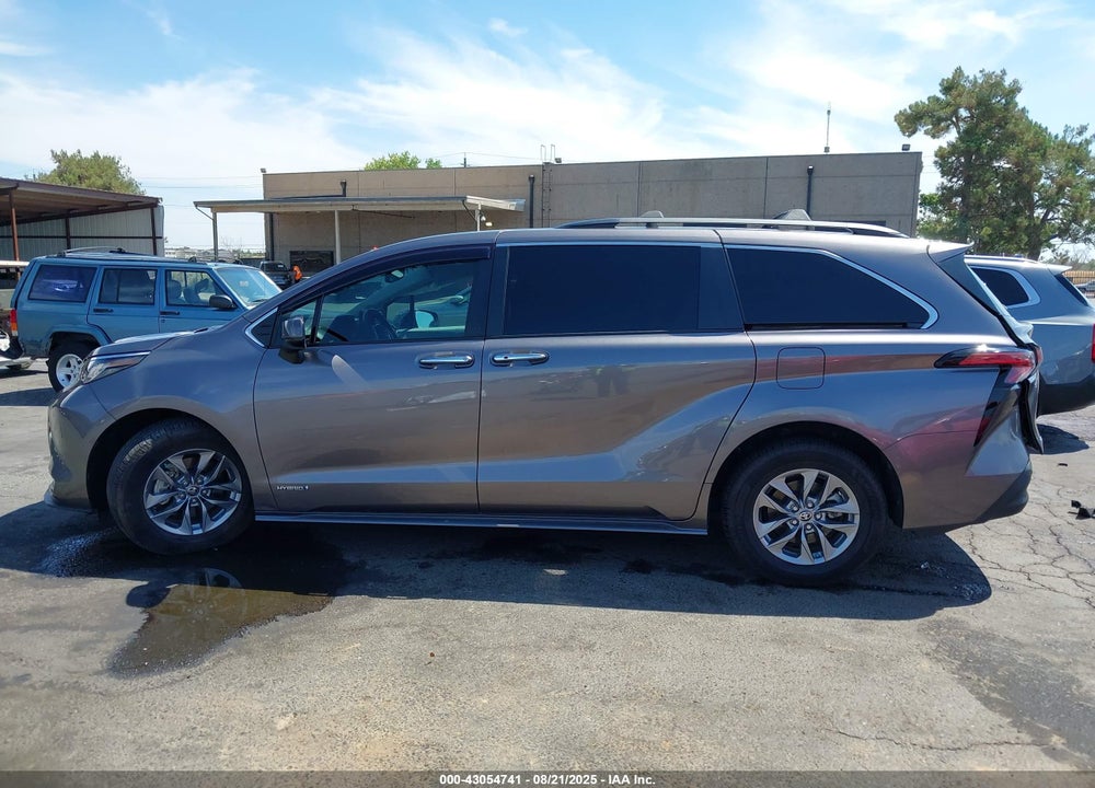 2021 TOYOTA SIENNA XLE VIN: 5TDJSKFC0MS028170