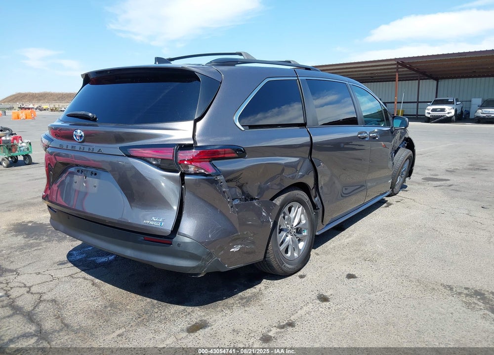 2021 TOYOTA SIENNA XLE VIN: 5TDJSKFC0MS028170
