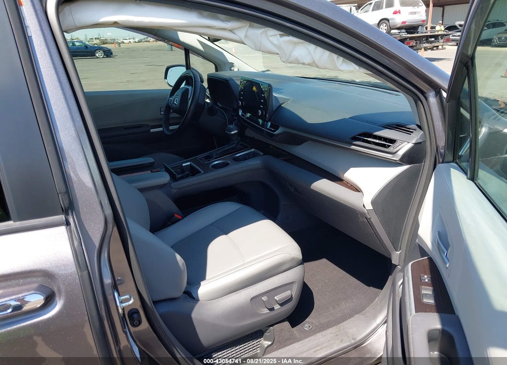 2021 TOYOTA SIENNA XLE VIN: 5TDJSKFC0MS028170