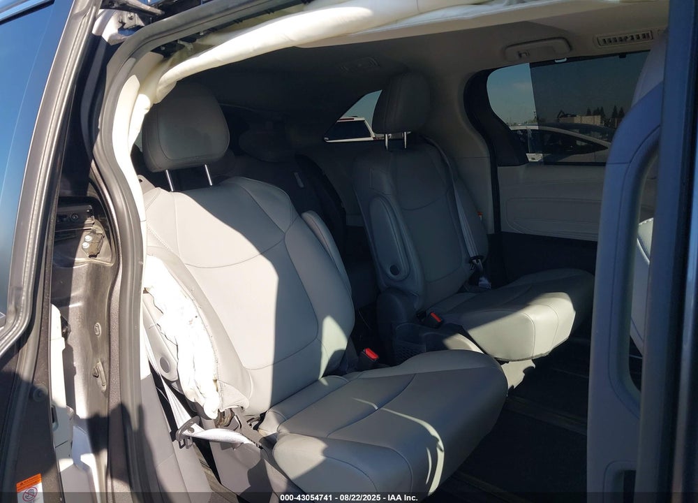 2021 TOYOTA SIENNA XLE VIN: 5TDJSKFC0MS028170