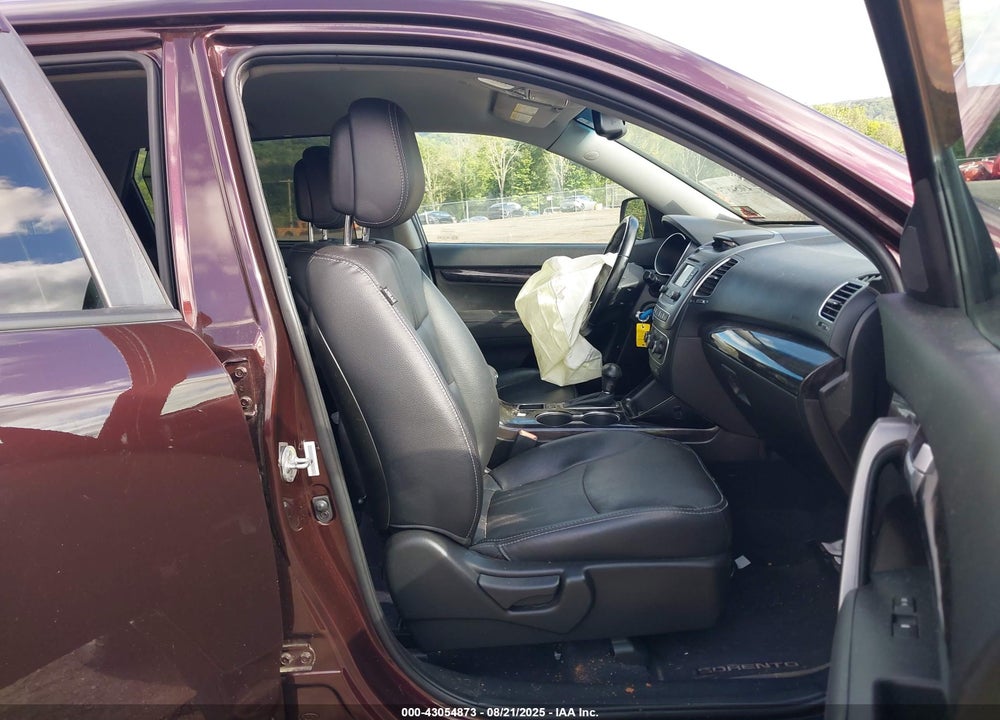 2015 KIA SORENTO VIN: 5XYKTCA62FG651623