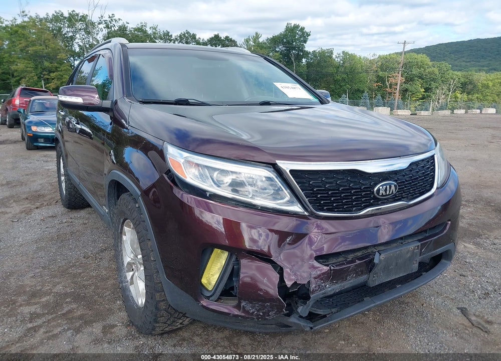 2015 KIA SORENTO VIN: 5XYKTCA62FG651623