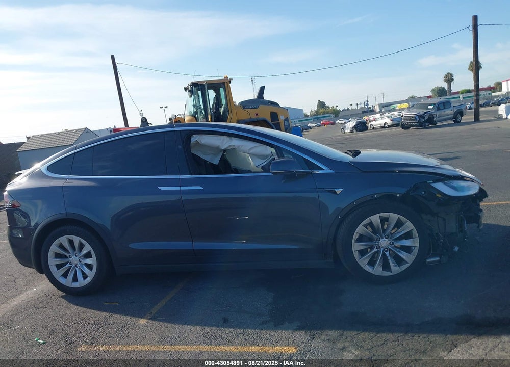 2018 TESLA MODEL X VIN: 5YJXCAE24JF137323
