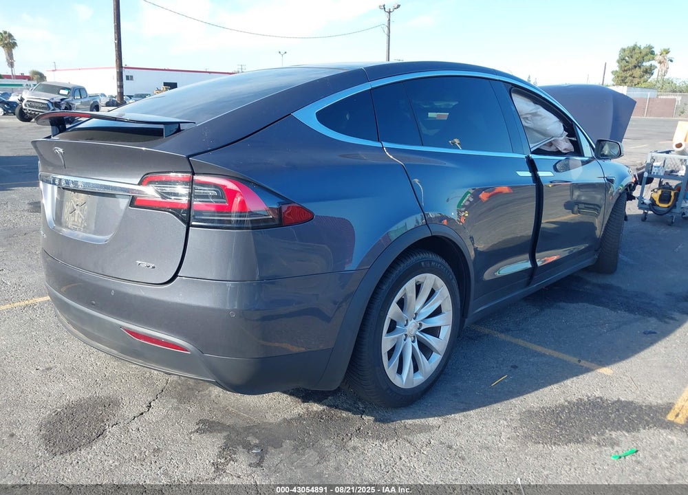 2018 TESLA MODEL X VIN: 5YJXCAE24JF137323
