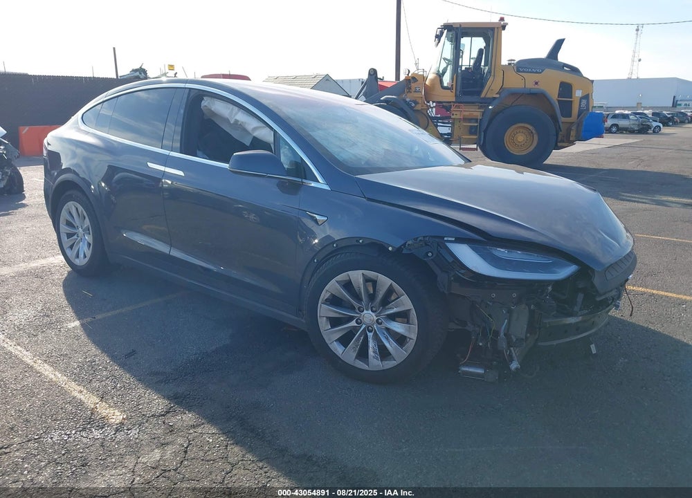 2018 TESLA MODEL X VIN: 5YJXCAE24JF137323