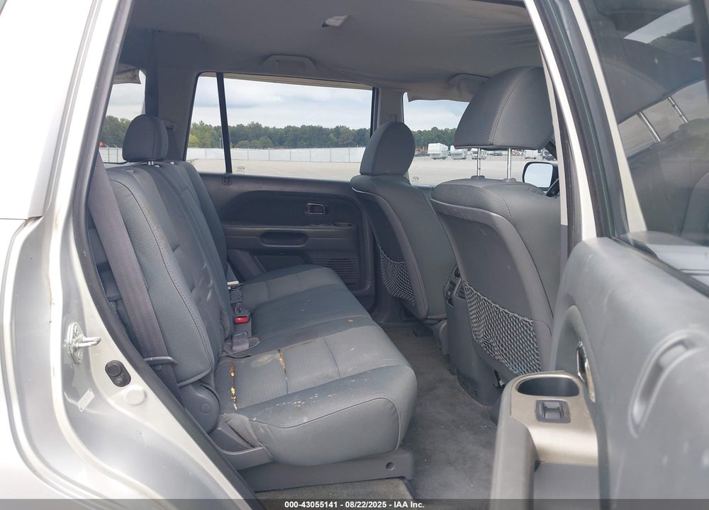 2006 HONDA PILOT LX VIN: 5FNYF181X6B007827
