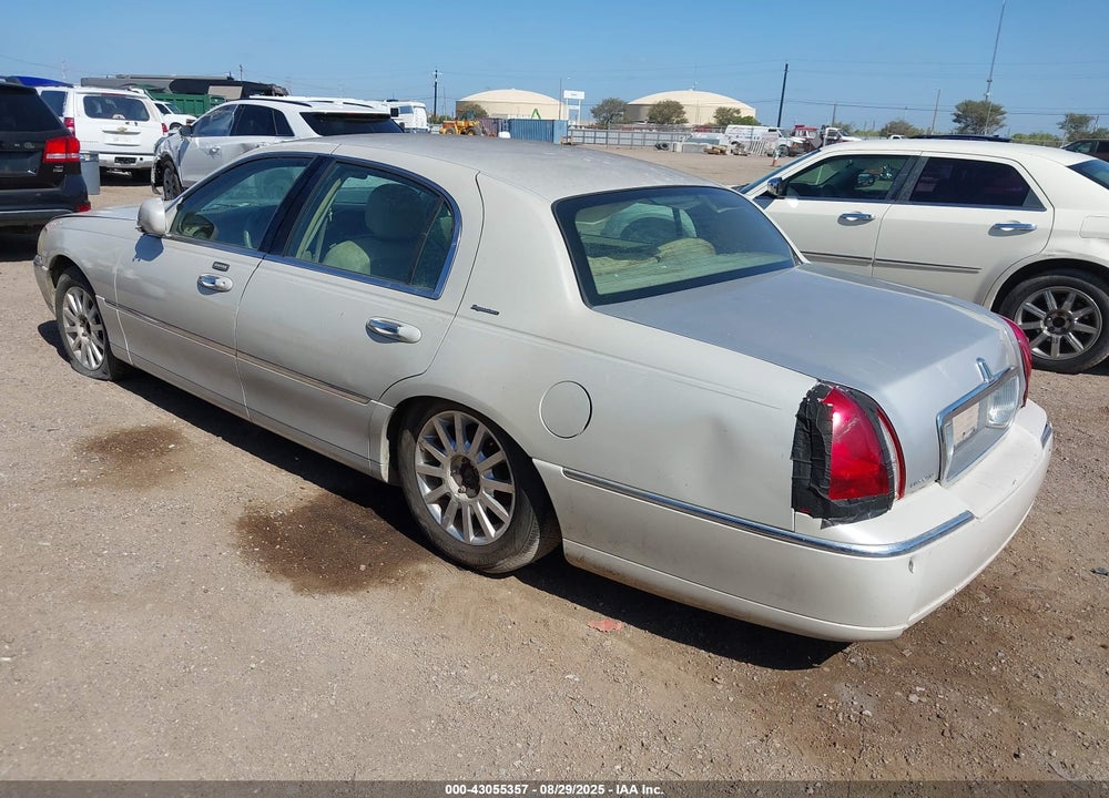 2007 LINCOLN TOWN CAR SIGNATURE VIN: 1LNHM81V97Y601947