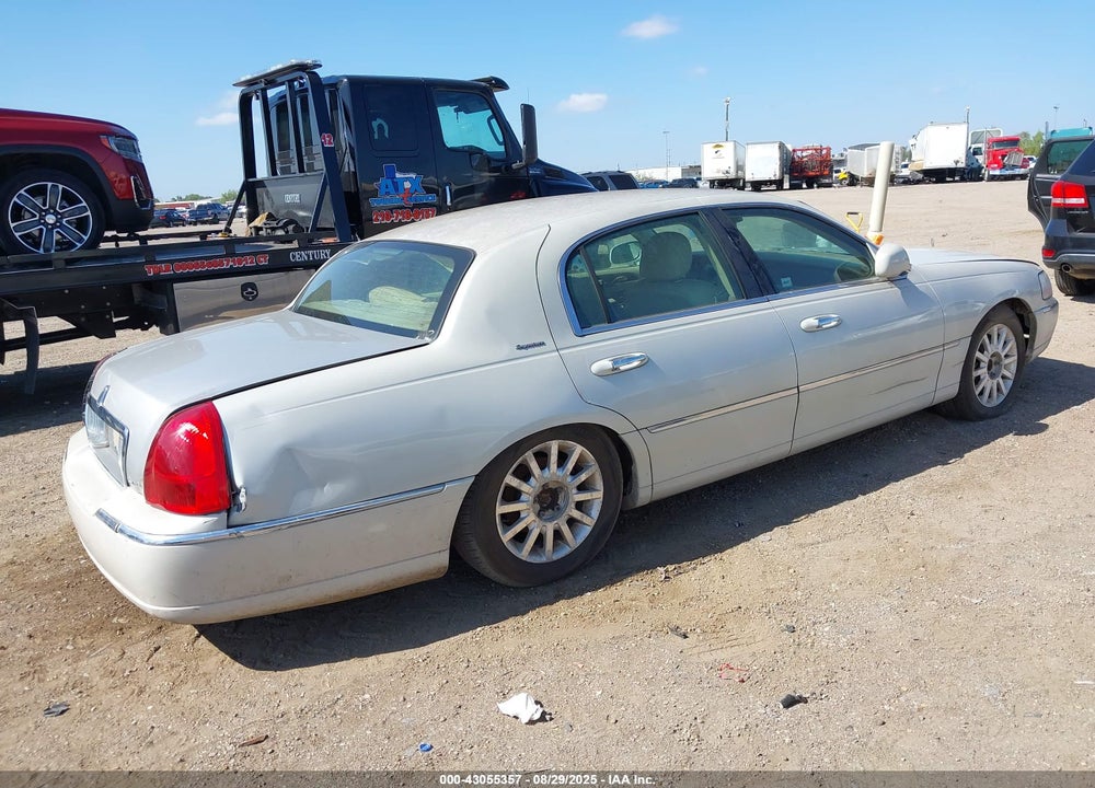 2007 LINCOLN TOWN CAR SIGNATURE VIN: 1LNHM81V97Y601947