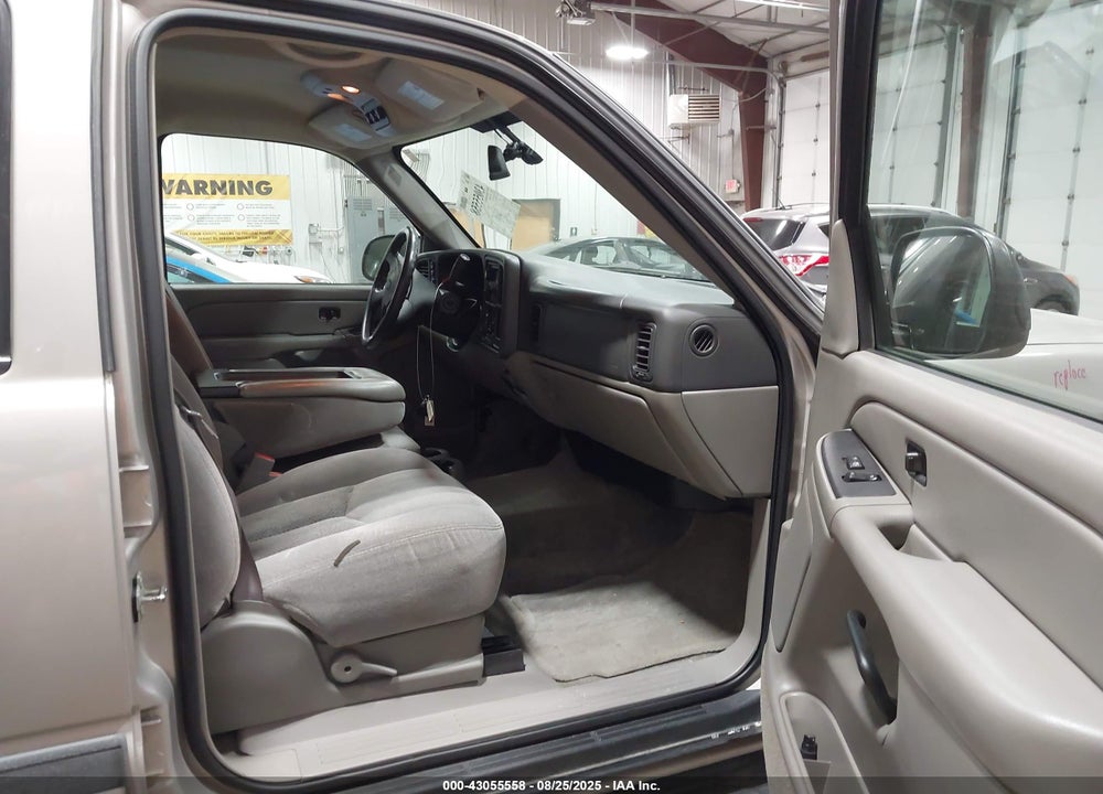2004 CHEVROLET TAHOE LS VIN: 1GNEK13Z04J278758