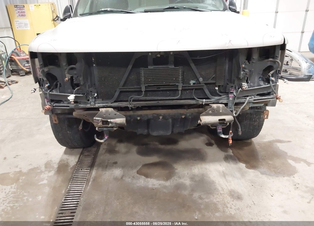 2004 CHEVROLET TAHOE LS VIN: 1GNEK13Z04J278758