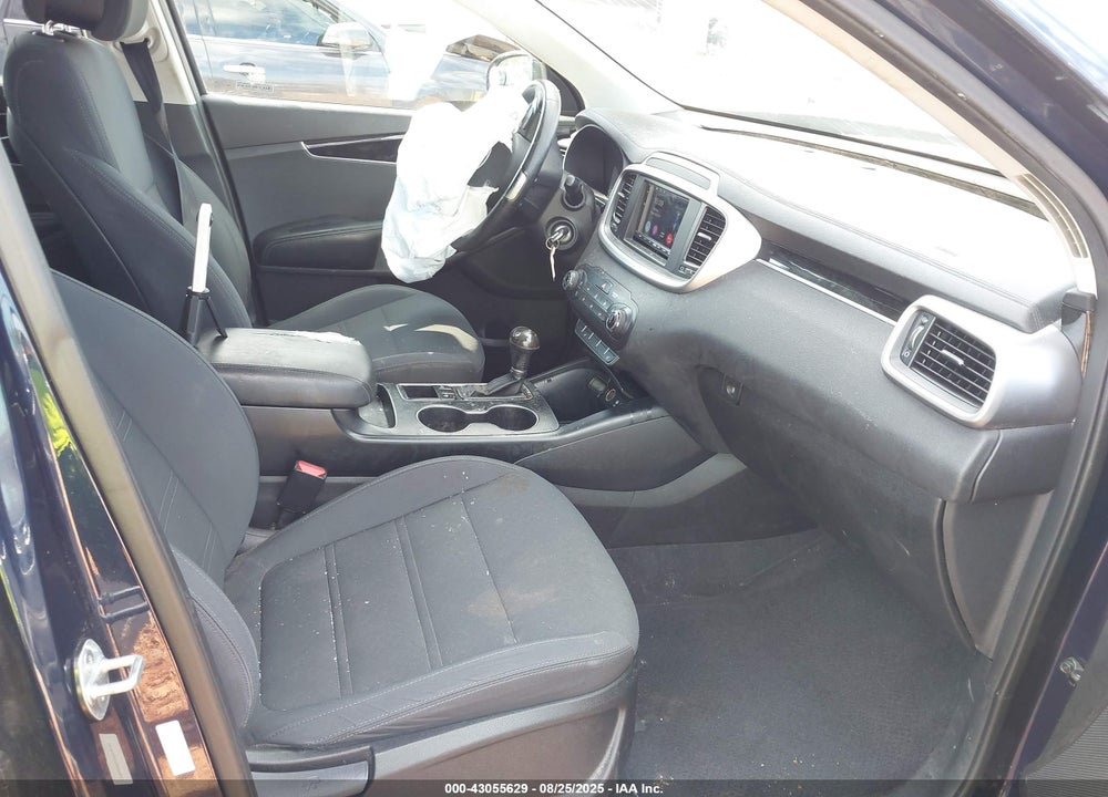 2016 KIA SORENTO 2.4L LX VIN: 5XYPG4A37GG098619