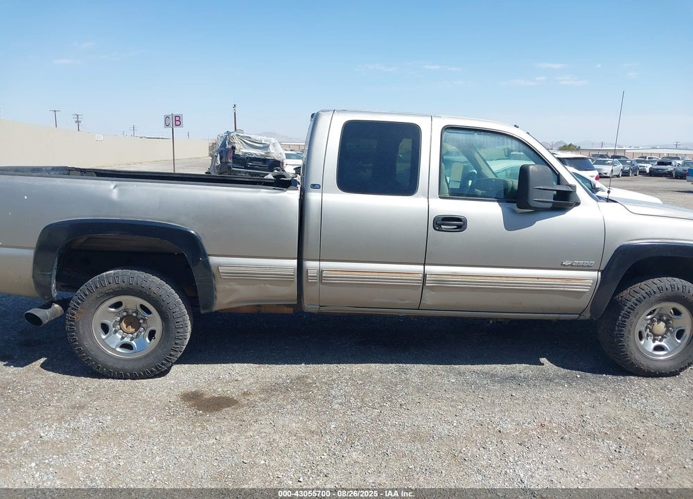 2000 CHEVROLET SILVERADO 2500 LS VIN: 1GCGK29U9YE339428
