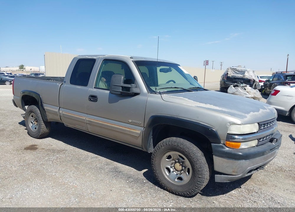 2000 CHEVROLET SILVERADO 2500 LS VIN: 1GCGK29U9YE339428
