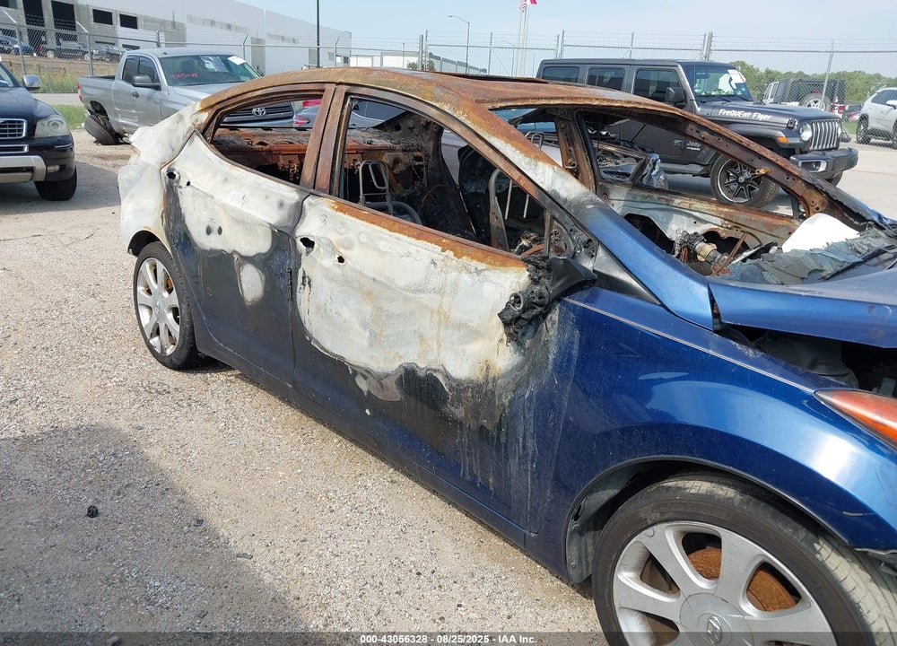 2013 HYUNDAI ELANTRA VIN: KMHDH4AE9DU529937