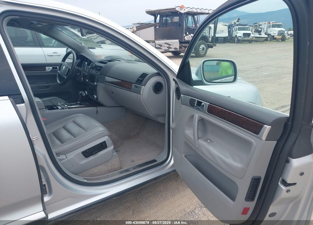 2004 VOLKSWAGEN TOUAREG V8 VIN: WVGCM77L74D056246