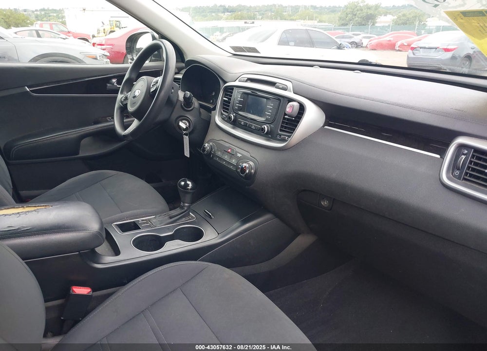 2016 KIA SORENTO 3.3L LX VIN: 5XYPG4A52GG145878