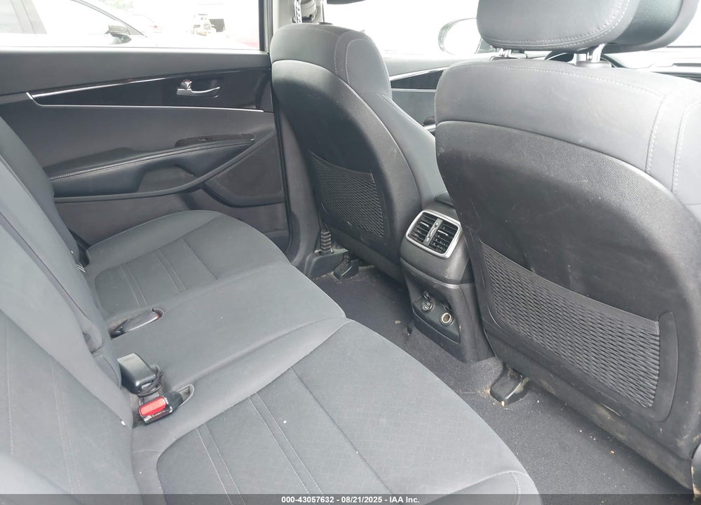 2016 KIA SORENTO 3.3L LX VIN: 5XYPG4A52GG145878