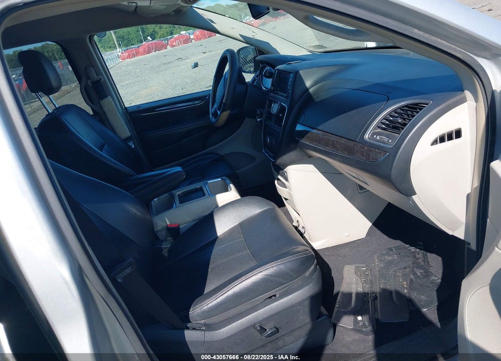 2011 CHRYSLER TOWN & COUNTRY TOURING-L VIN: 2A4RR8DG4BR683830