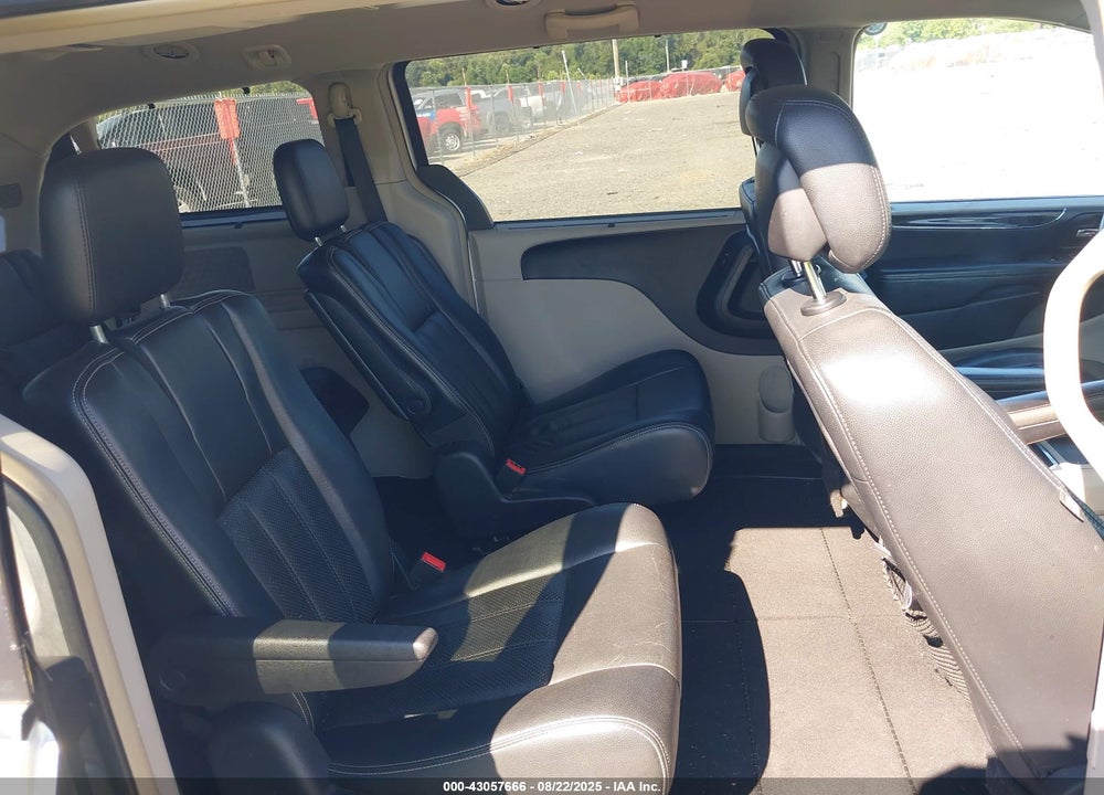 2011 CHRYSLER TOWN & COUNTRY TOURING-L VIN: 2A4RR8DG4BR683830