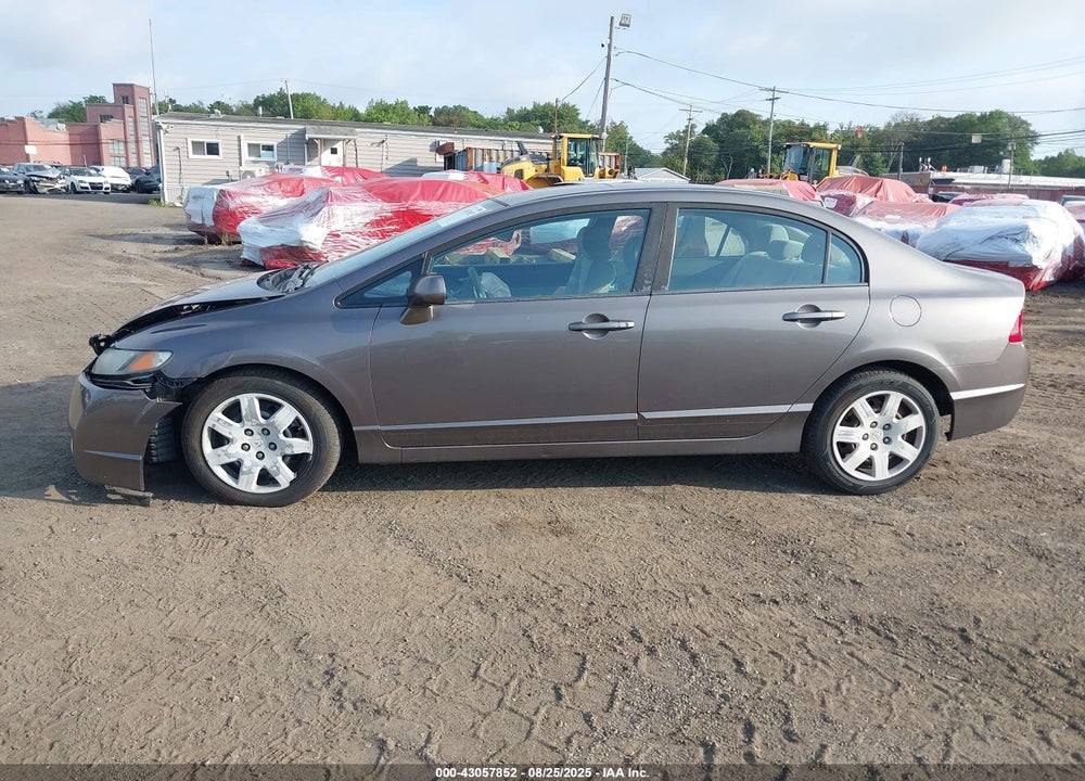 2011 HONDA CIVIC VIN: 19XFA1F58BE042197