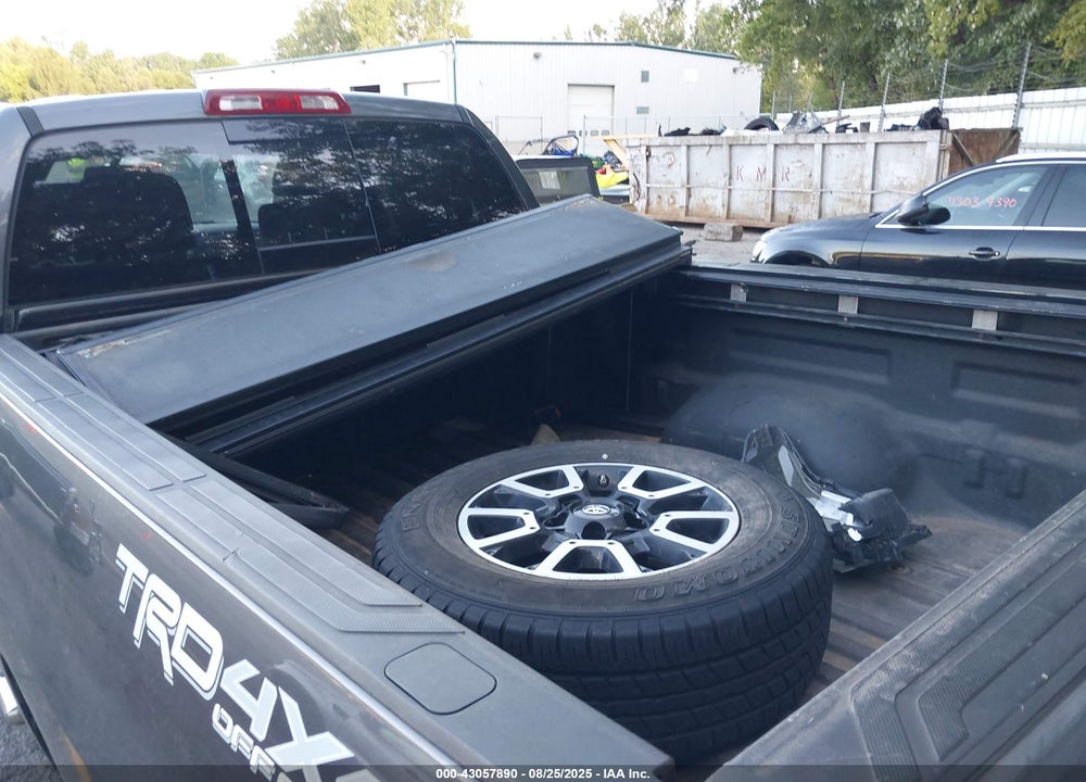 2016 TOYOTA TUNDRA SR 5.7L V8 VIN: 5TFUY5F10GX576602
