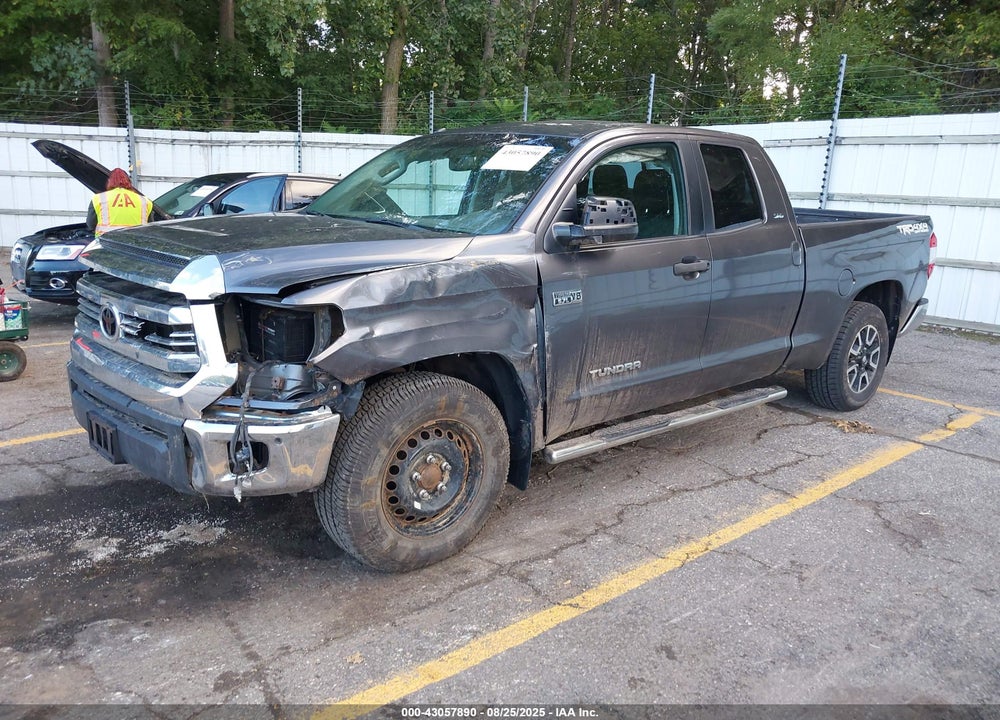 2016 TOYOTA TUNDRA SR 5.7L V8 VIN: 5TFUY5F10GX576602