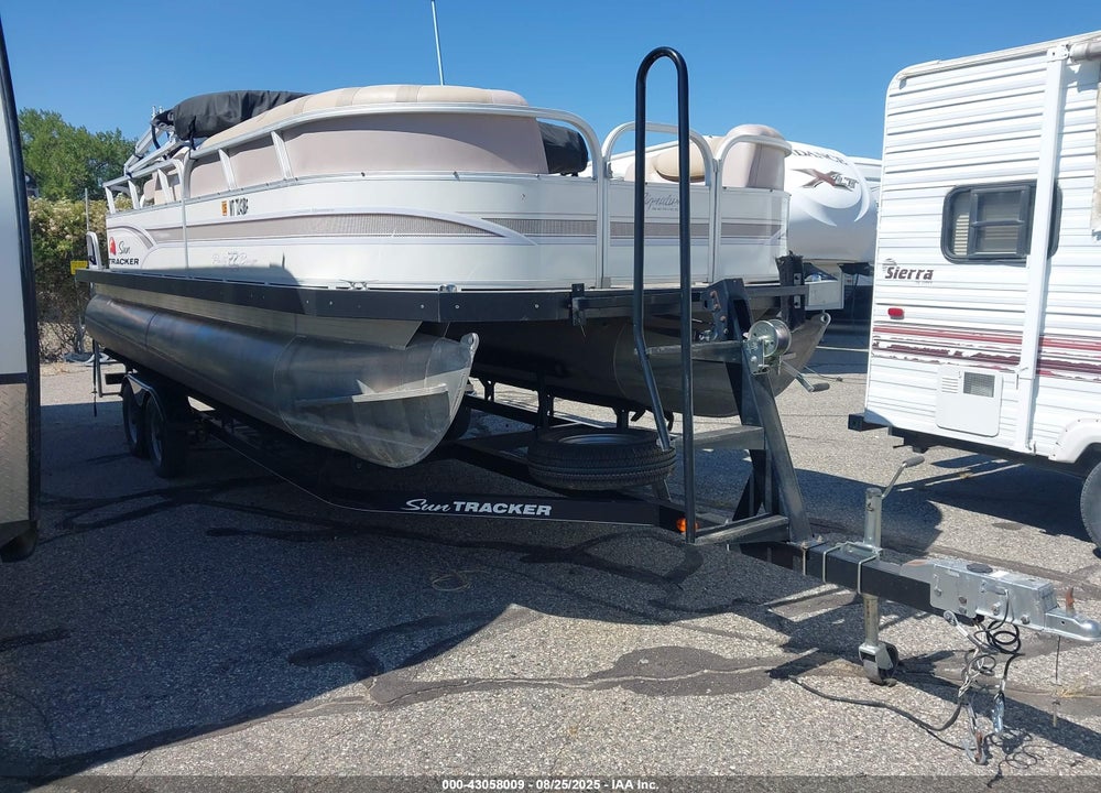 2015 SUNTRACKER PH30 PONTOON BOAT VIN: BUJ04686G415