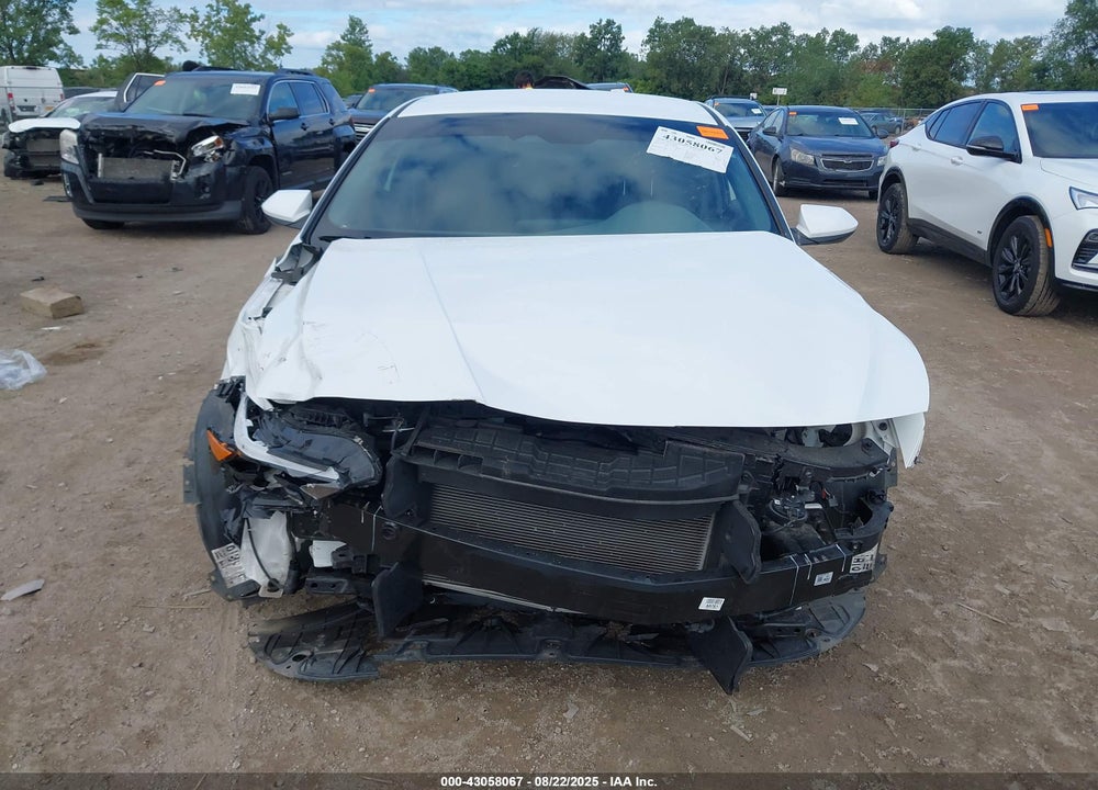 2024 HYUNDAI ELANTRA VIN: KMHLL4DG1RU828353
