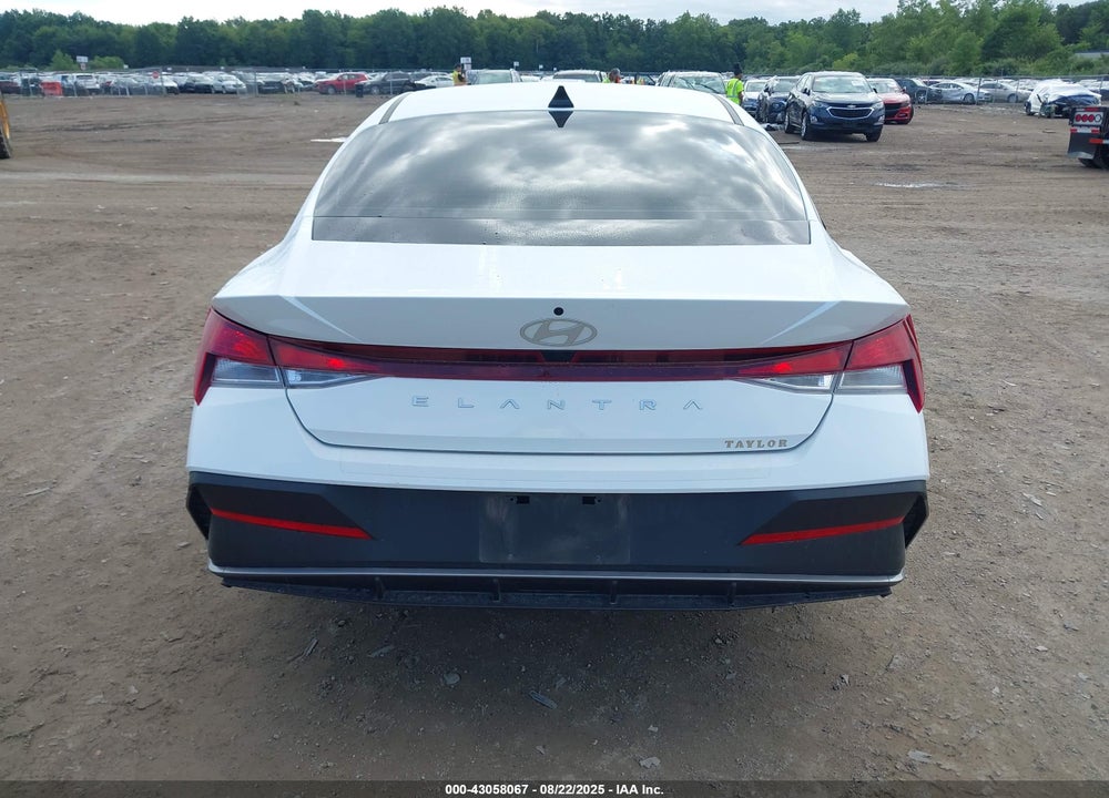 2024 HYUNDAI ELANTRA VIN: KMHLL4DG1RU828353