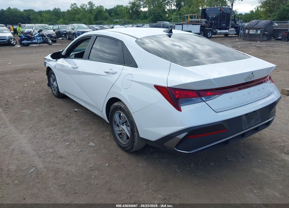 2024 HYUNDAI ELANTRA VIN: KMHLL4DG1RU828353