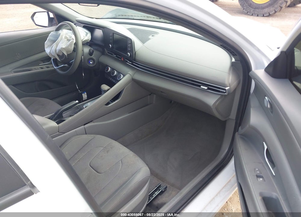2024 HYUNDAI ELANTRA VIN: KMHLL4DG1RU828353