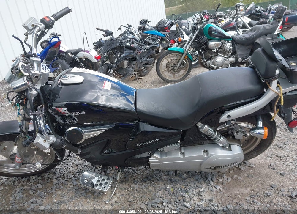 2009 CFHG 300SS VIN: LCETDNP5596000523
