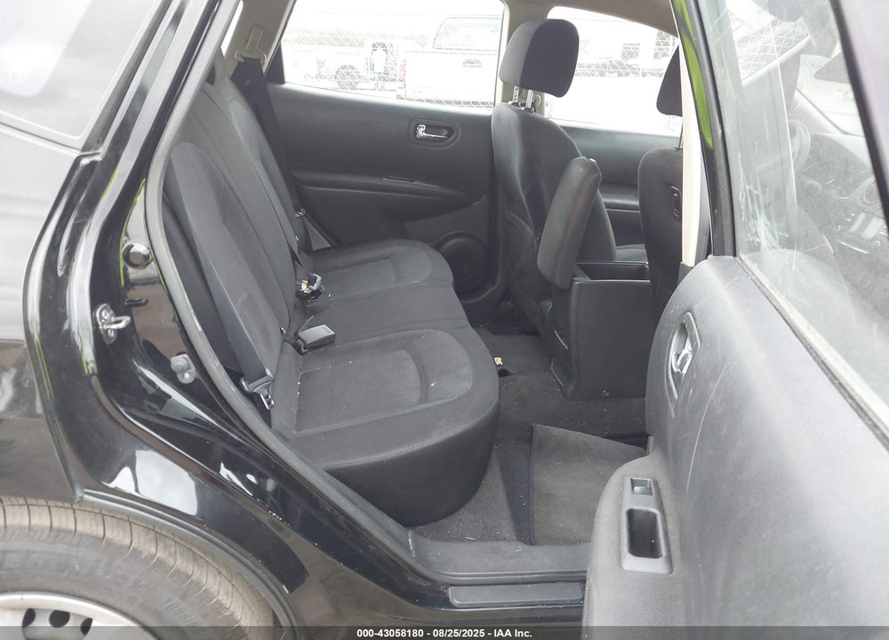 2015 NISSAN ROGUE VIN: JN8AS5MT4FW656518
