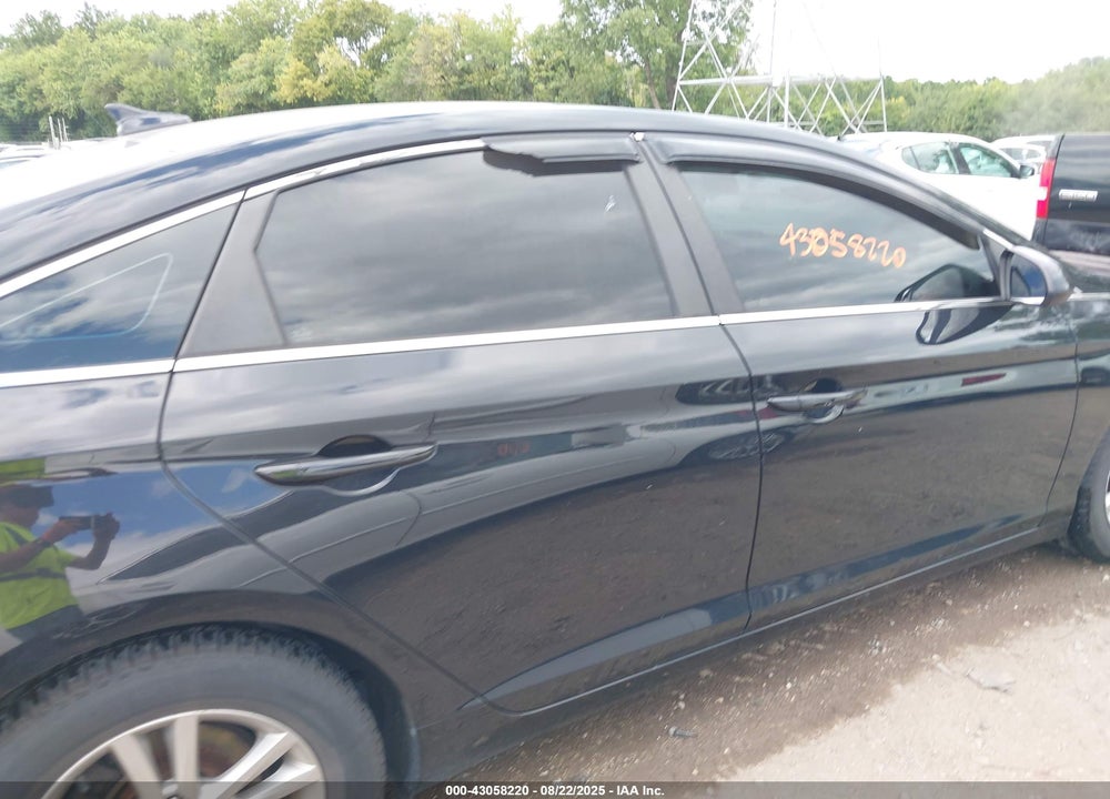 2016 HYUNDAI SONATA VIN: 5NPE24AF1GH390985