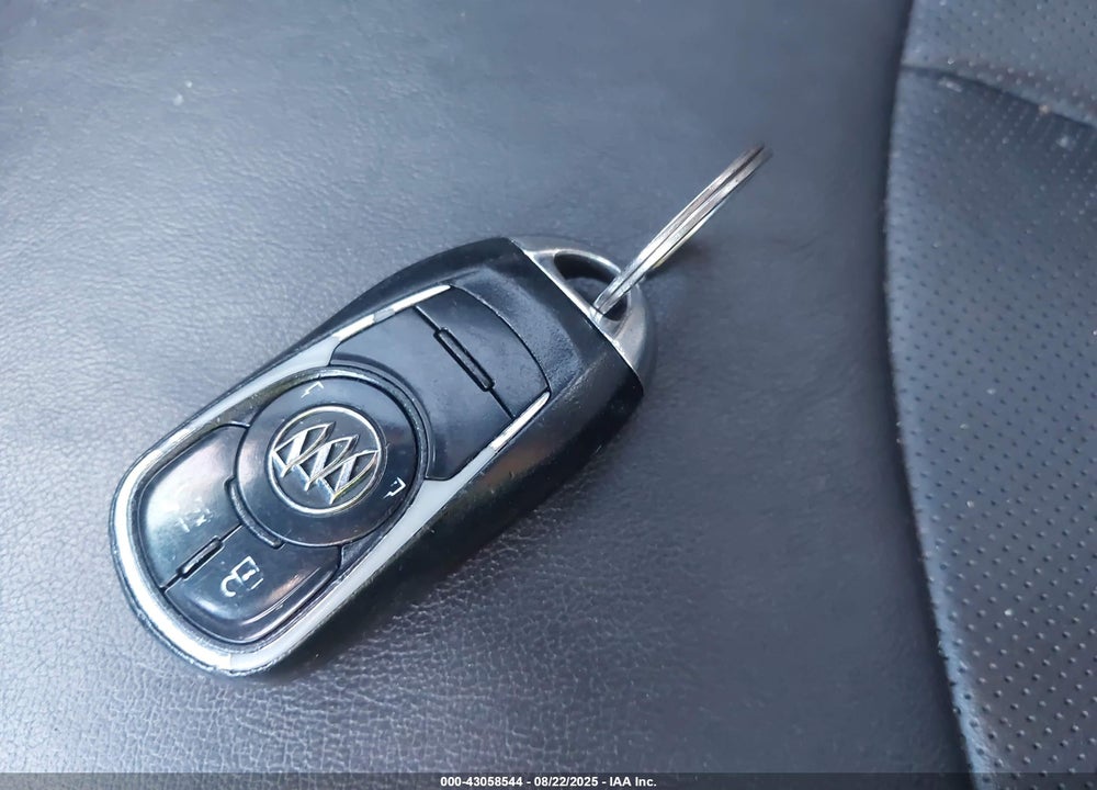 2018 BUICK LACROSSE VIN: 1G4ZP5SZ6JU123240
