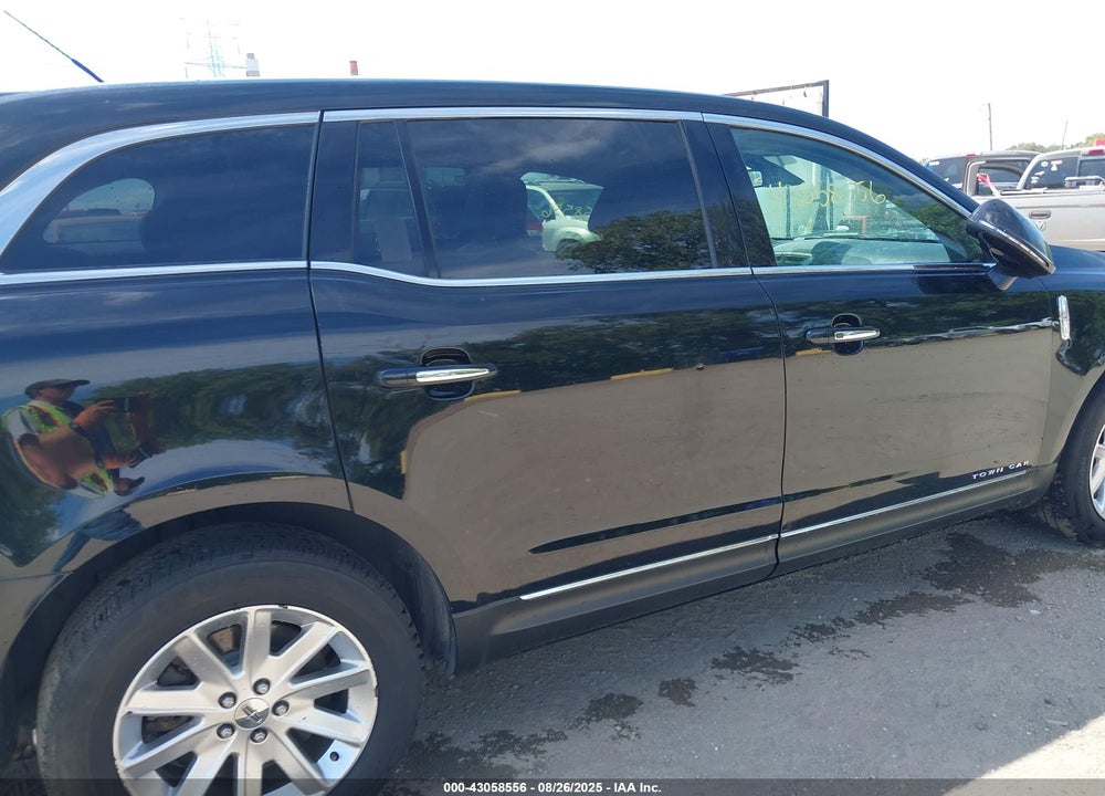 2017 LINCOLN MKT VIN: 2LMHJ5NK4HBL00917
