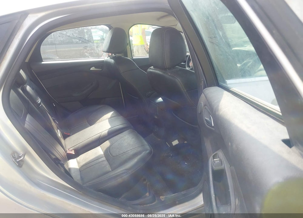2013 FORD FOCUS VIN: 1FADP3J2XDL301612
