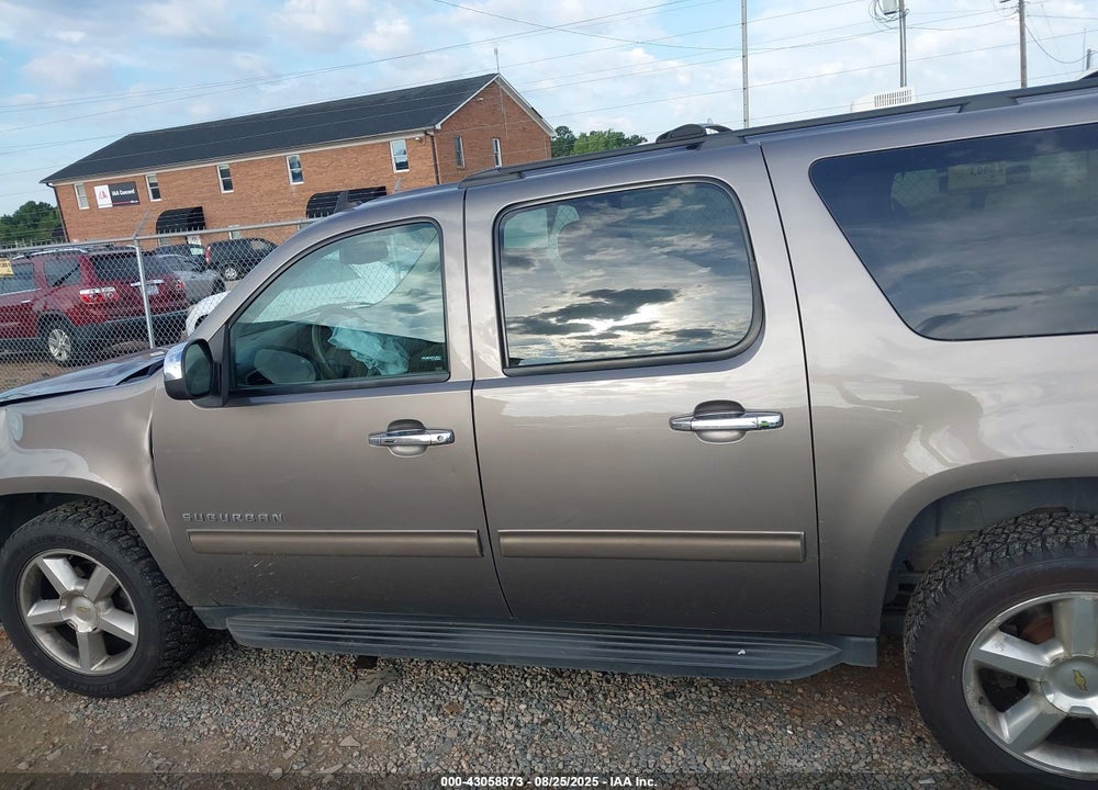 2014 CHEVROLET SUBURBAN 1500 VIN: 1GNSKHE7XER181612