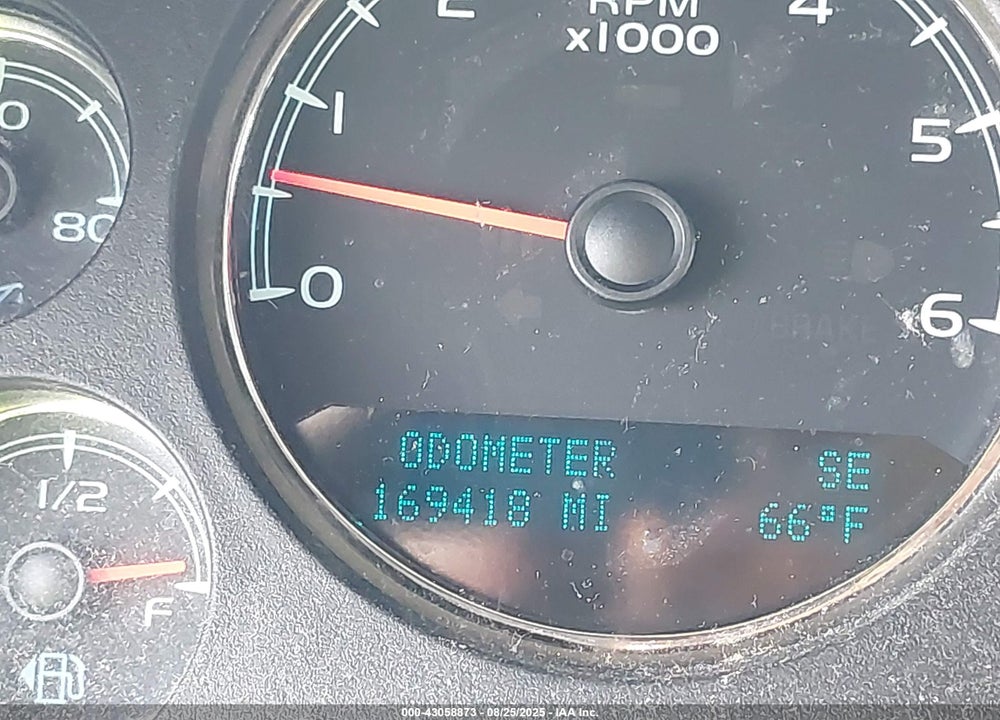 2014 CHEVROLET SUBURBAN 1500 VIN: 1GNSKHE7XER181612