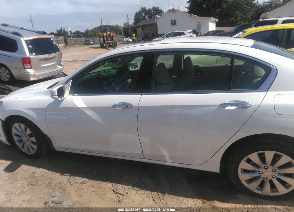 2014 HONDA ACCORD VIN: 1HGCR3F88EA032506